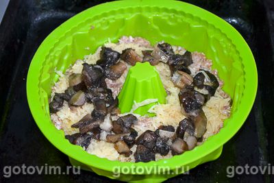 Мясной кекс с начинкой из грибов и картофеля, Шаг 05
