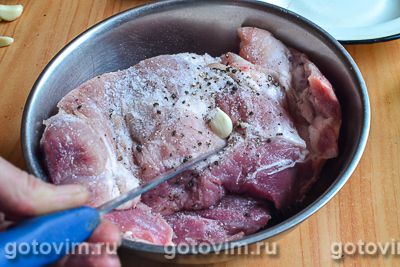 Свинина, запеченная с овощами на луковой подушке, Шаг 02
