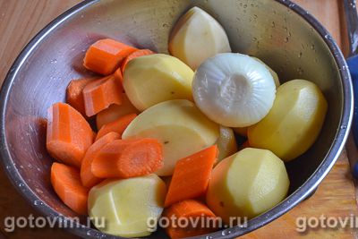 Свинина, запеченная с овощами на луковой подушке, Шаг 05