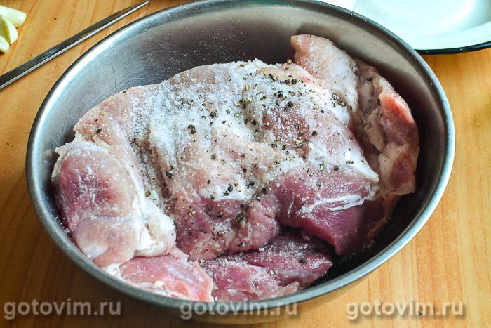 Свинина, запеченная с овощами на луковой подушке, Шаг 01