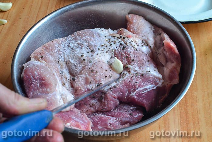 Свинина, запеченная с овощами на луковой подушке, Шаг 02