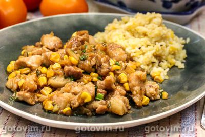 Поджарка из свинины с кукурузой, сельдереем и сладким чили