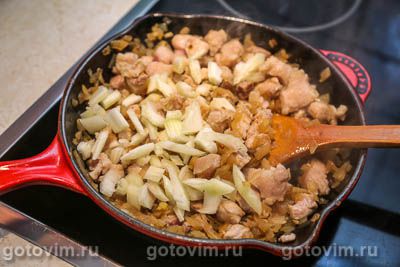 Поджарка из свинины с кукурузой, сельдереем и сладким чили, Шаг 06
