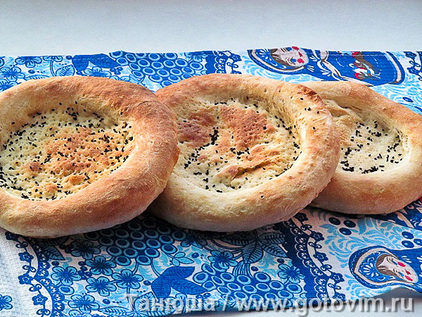 Простые таджикские лепешки оби нон («Хлеб на воде»). Фотография рецепта