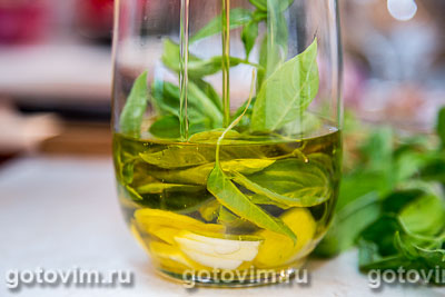 Оливковое масло с чесноком и свежим базиликом, Шаг 04