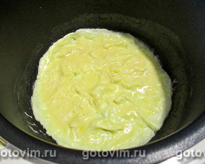 Омлет, фаршированный колбасой и помидорами, в мультиварке, Шаг 04