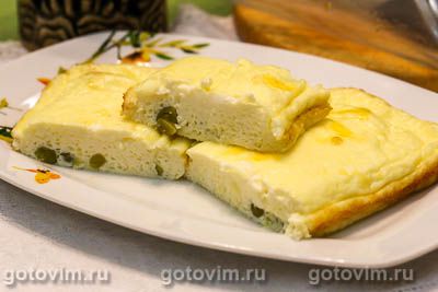 Пышный омлет с зеленым горошком в духовке