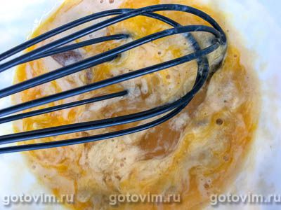 омлет с ряженкой рецепт на сковороде. 03. омлет с ряженкой рецепт на сковороде фото. омлет с ряженкой рецепт на сковороде-03. картинка омлет с ряженкой рецепт на сковороде. картинка 03. Разбить в глубокую емкость яйца, влить ряженку.