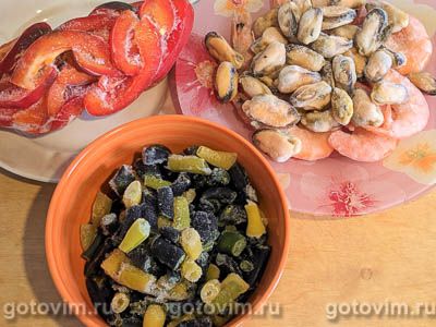 Овощной салат с креветками и мидиями, Шаг 01