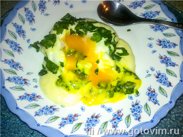 Яйцо - пашот под сырным соусом. Фотография рецепта