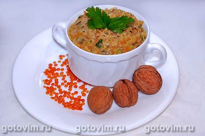 Постный паштет из чечевицы с овощами и орехами