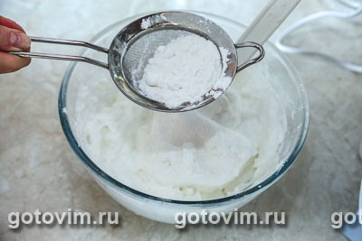 Торт «Павлова» с малиновым конфитюром и заварным кремом, Шаг 04
