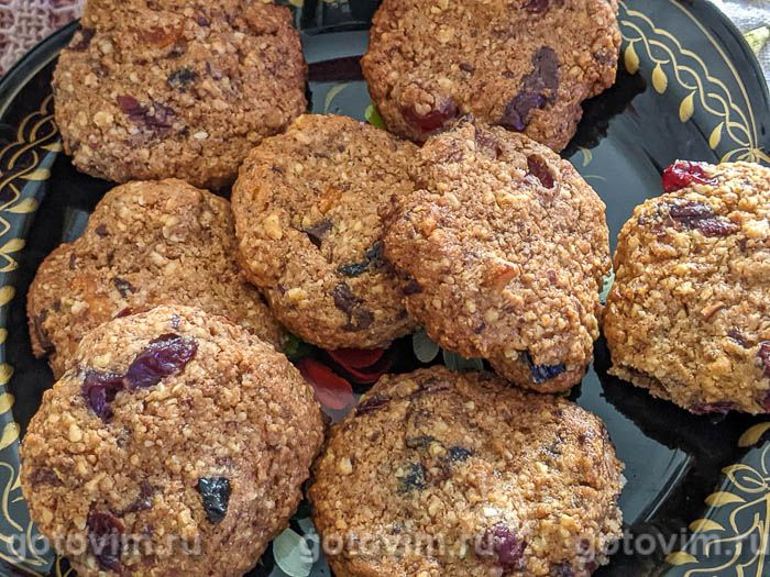 Ореховое печенье с сухофруктами и шоколадом. Фотография рецепта