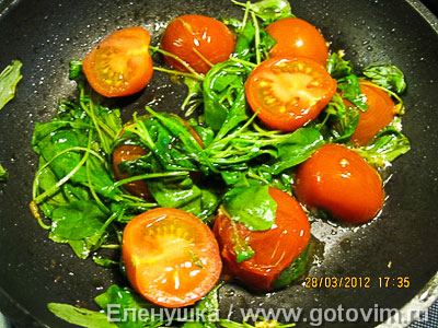 Тунец с соусом из красного уксуса с рукколой и помидорами, Шаг 06