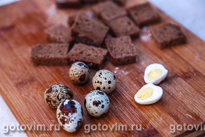 Тартинки с перепелиными яйцами и паштетом, Шаг 01