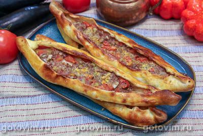      (Kiymali Pide). -