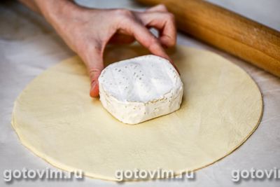 Пирог с запеченным сыром бри и колбасками, Шаг 01