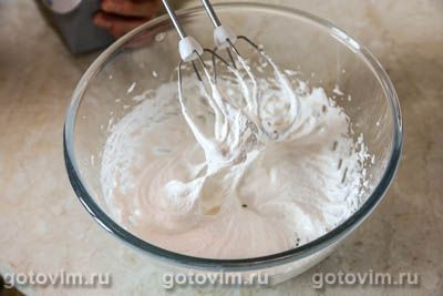 бисквитный пирог со смородиной и меренгой. Смотреть фото бисквитный пирог со смородиной и меренгой. Смотреть картинку бисквитный пирог со смородиной и меренгой. Картинка про бисквитный пирог со смородиной и меренгой. Фото бисквитный пирог со смородиной и меренгой