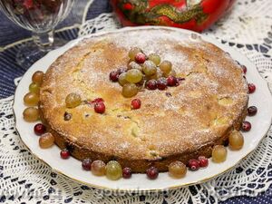 Пирог с клюквой и виноградом