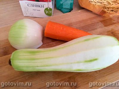 Пирог из слоеного теста с овощами и яичной лапшой, Шаг 01