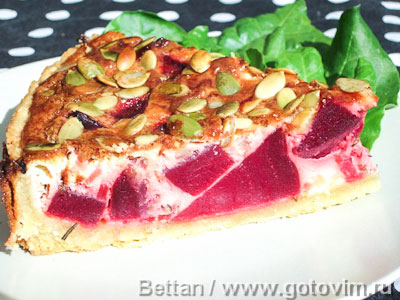 Пирог из свеклы с козьим сыром
