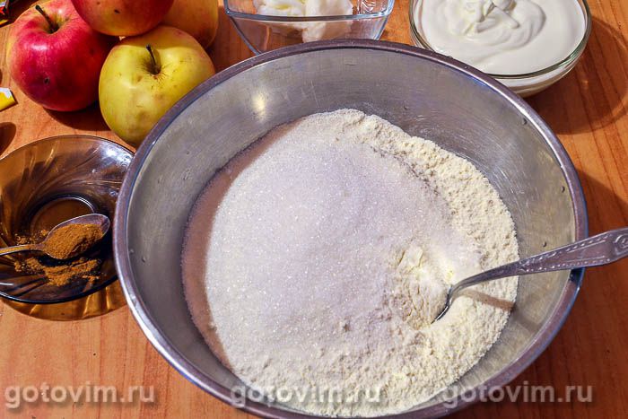 Пирог с тертыми яблоками, Шаг 01