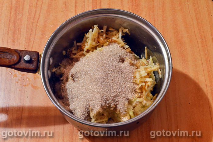 Пирог с тертыми яблоками, Шаг 04