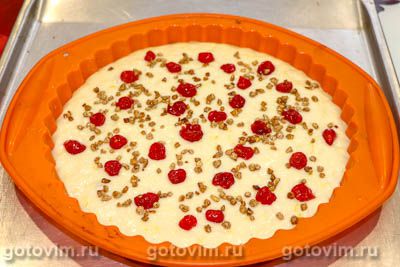 Постный пирог с сушеной вишней и орехами, Шаг 06