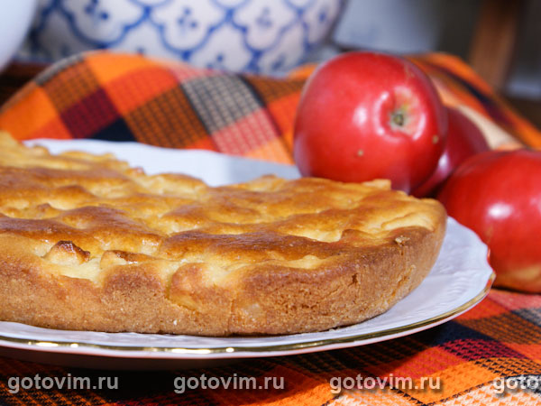 Яблочный пирог на манке. Фотография рецепта
