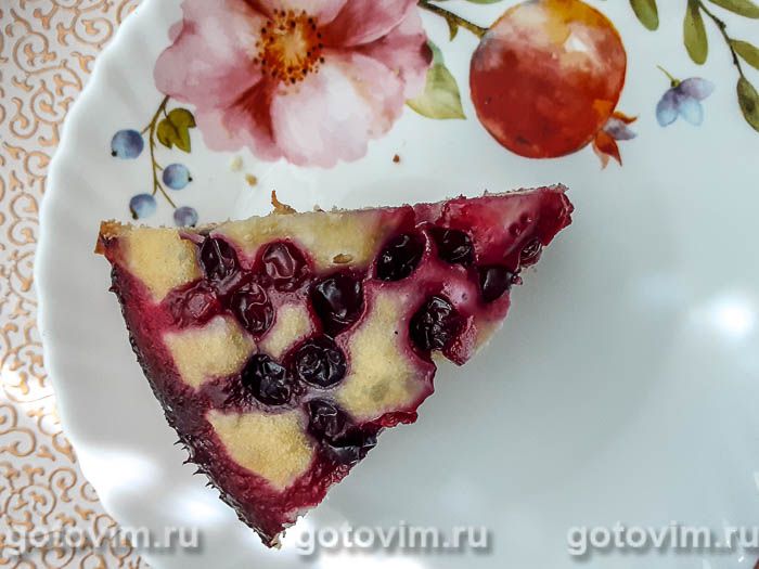 Пирог с ягодами в мультиварке. Фотография рецепта