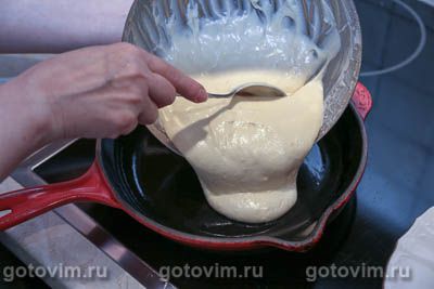 Пирог на сковороде с курицей и грибами, Шаг 09