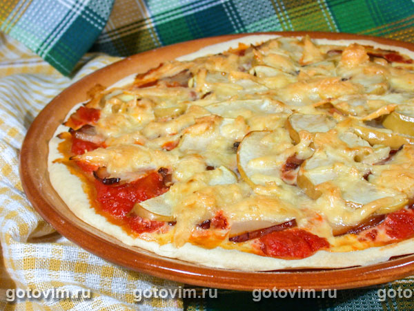 Пицца с ветчиной и яблоками. Фотография рецепта