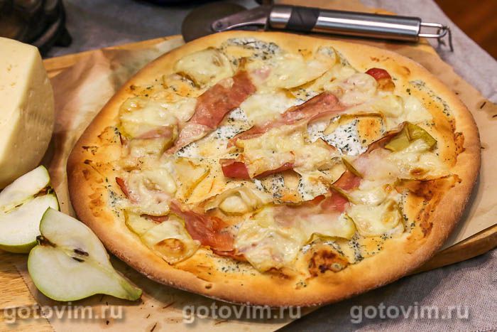 Пицца с грушей и хамоном. Фотография рецепта