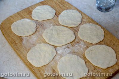 Пицца-бомбочки с колбасой и сыром моцарелла в форме для кексов, Шаг 02