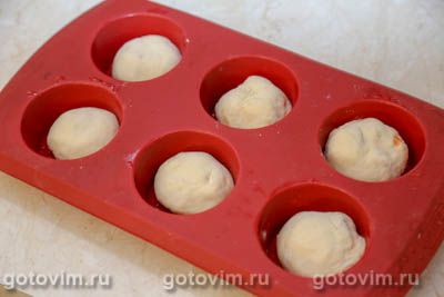 Пицца-бомбочки с колбасой и сыром моцарелла в форме для кексов, Шаг 09