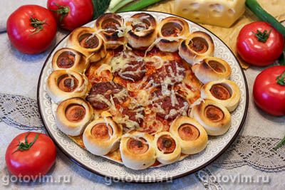 Пицца-пирог с бортиком из сосисок