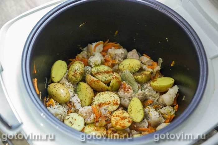 Плов со свининой и картофелем в мультиварке, Шаг 04