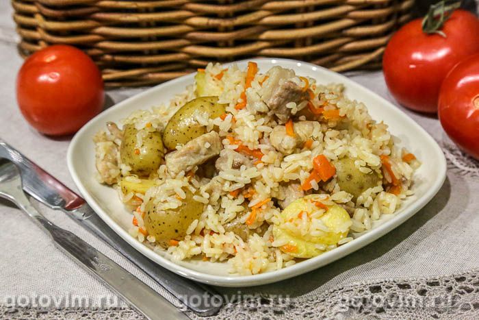 Плов со свининой и картофелем в мультиварке. Фотография рецепта