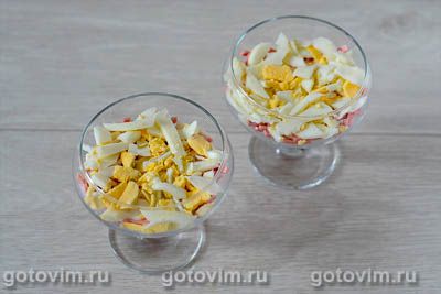 Порционный салат с ветчиной, огурцом и сыром (в креманках), Шаг 03