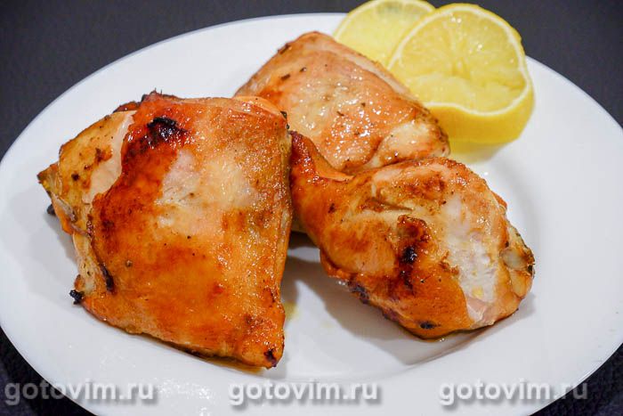Пряные куриные окорочка, запечённые с мёдом и лимоном. Фотография рецепта