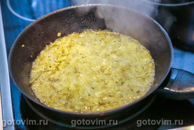 Рассольник с перловкой, огурцами и маринованными опятами, Шаг 06