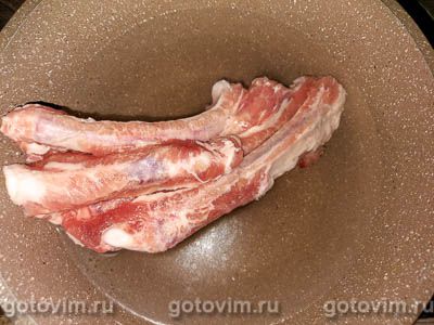 суп с ребрышками и перловкой рецепт. 01. суп с ребрышками и перловкой рецепт фото. суп с ребрышками и перловкой рецепт-01. картинка суп с ребрышками и перловкой рецепт. картинка 01. Суп с перловкой на свиных ребрышках стал одним из самых востребованных первых блюд в нашей семье. Мне, к примеру. Как и моему мужу, особенно нравится вкус перловочки. Она придает как-то утонченности и неповторимости горячему лакомству. Я же об интересном супчике узнала сравнительно недавно. Все как-то варила супы с добавлением макарон. А тут, поехала как-то в гости к подружке с ночевкой, она и угостила меня супом с перловкой. Вкус мне понравился, только подруга его варила диетическим, без мяса и зажарочки.