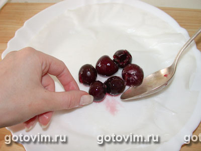 Рисовые блинчики с ягодами и фруктами (спринг роллы), Шаг 02