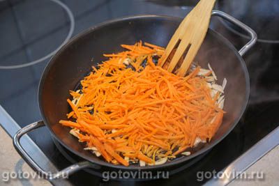 Рис с вяленой клюквой, приготовленный в сковороде, Шаг 04