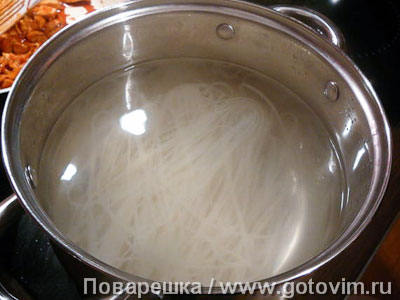 Рисовая лапша в кисло-сладком соусе с курицей, Шаг 03