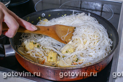 Рисовая лапша с овощами и яйцом, Шаг 03