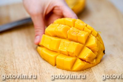 Рулет из безе с кремом из творожного сыра и манго, Шаг 06