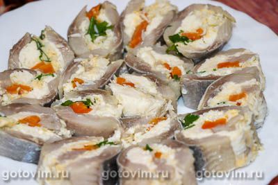 Рулет из селедки с плавленым сырком и яйцом. Фото-рецепт