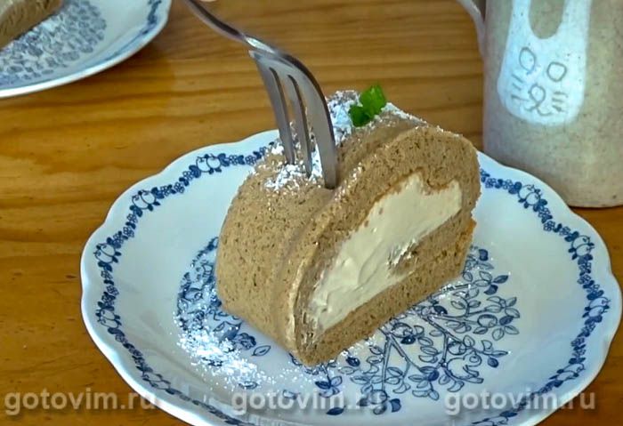 Бисквитный рулет с кремом «Кофейное наслаждение». Фотография рецепта