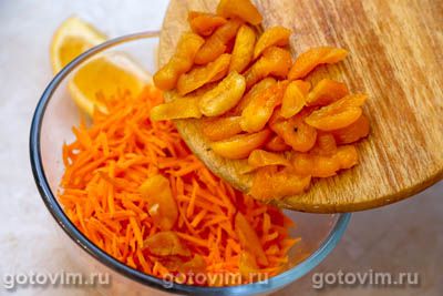 Рулет из свинины с морковью, курагой и апельсиновым соком, Шаг 02